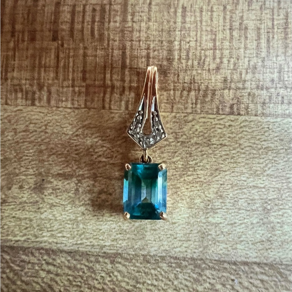 14K Gold Parti-Colored Blue/Violet/Teal Topaz and Diamond Pendant - Picture 3 of 4